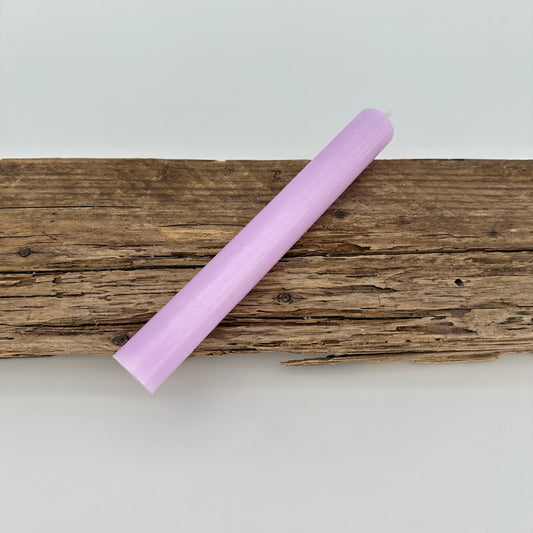 Stabkerze in leichtem flieder