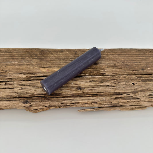 Stabkerze in dunklem grau