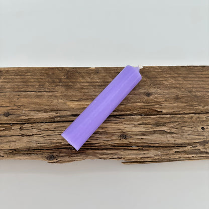 Stabkerze in leichtem lila