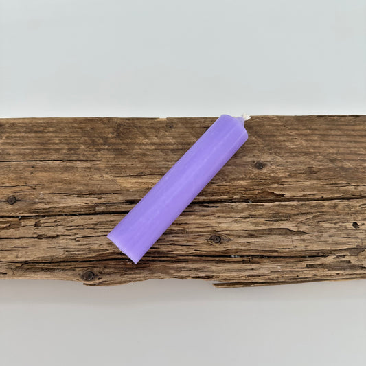 Stabkerze in leichtem lila