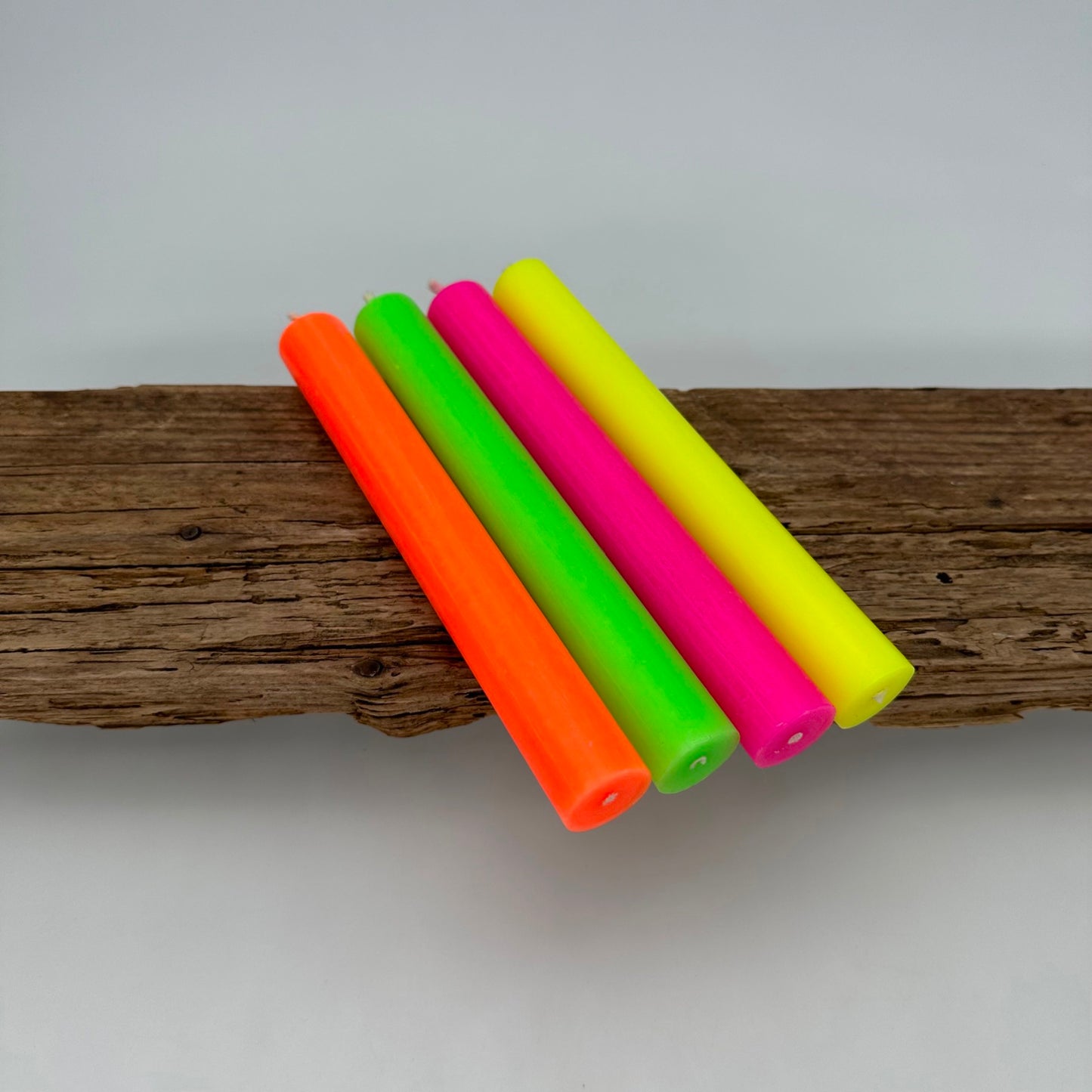 Neon Stabkerze 4 vers. Farben