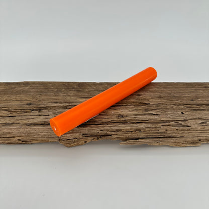 Stabkerze in leuchtendem orange