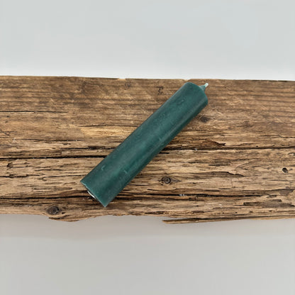 Stabkerze in grünem Petrol