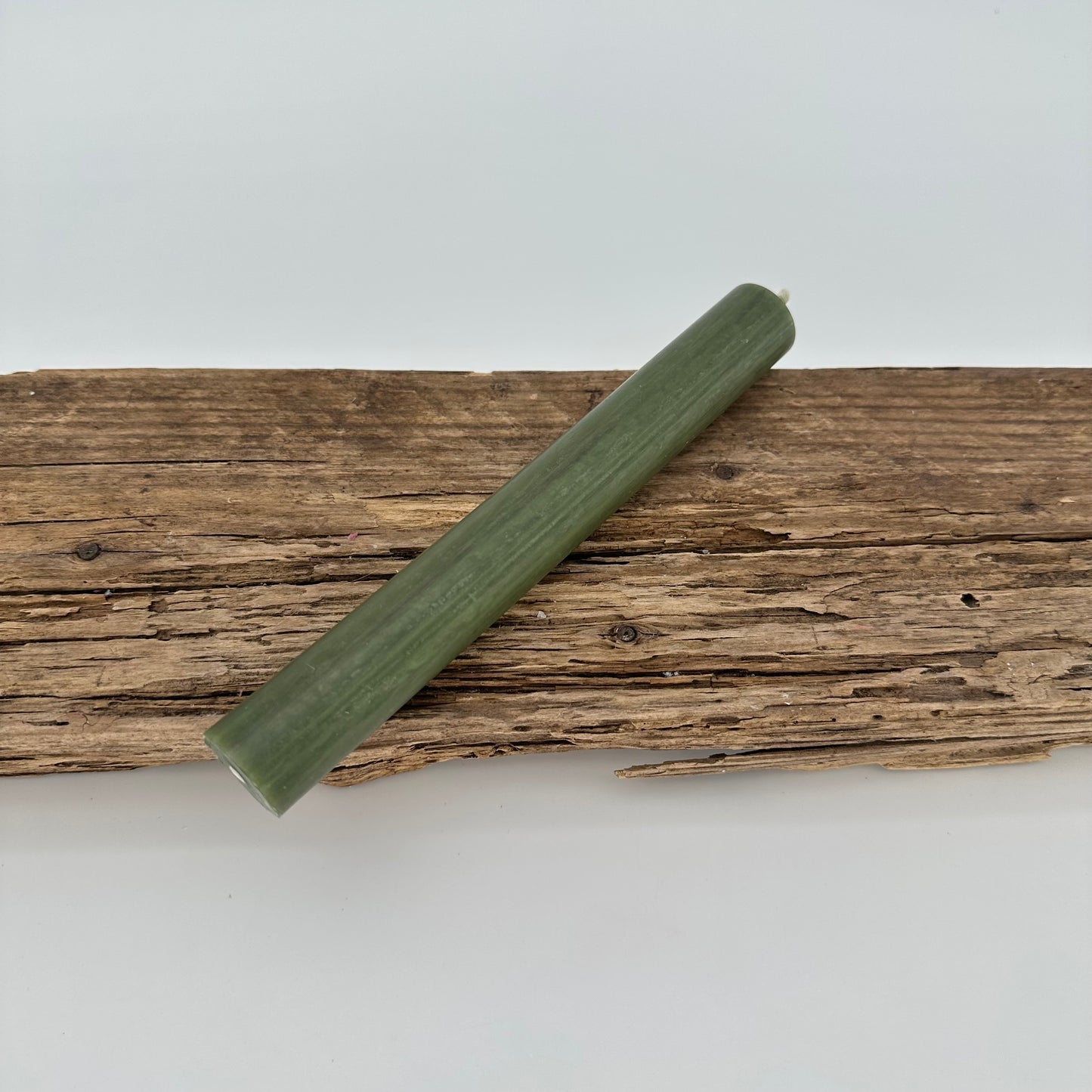 Stabkerze in olive grün