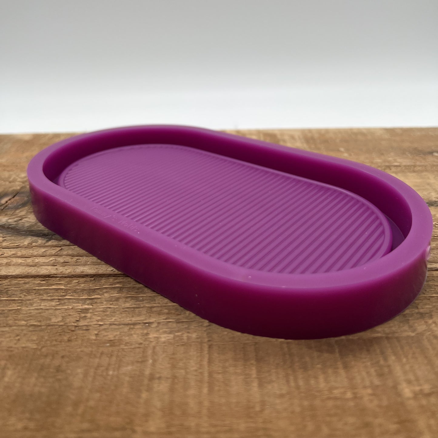 Ovale Schale mit Rillen